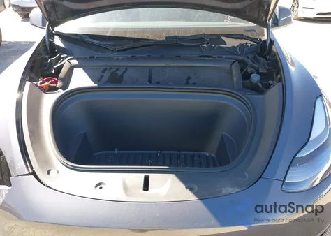 2023 Tesla Model Y Awd/Long Range Dual Motor All-Wheel Drive z USA, uszkodzony, nr VIN 7SAYGAEE1PF769999